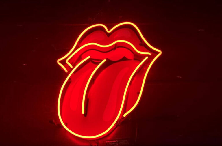 A neon pair of lips with a tongue sticking out